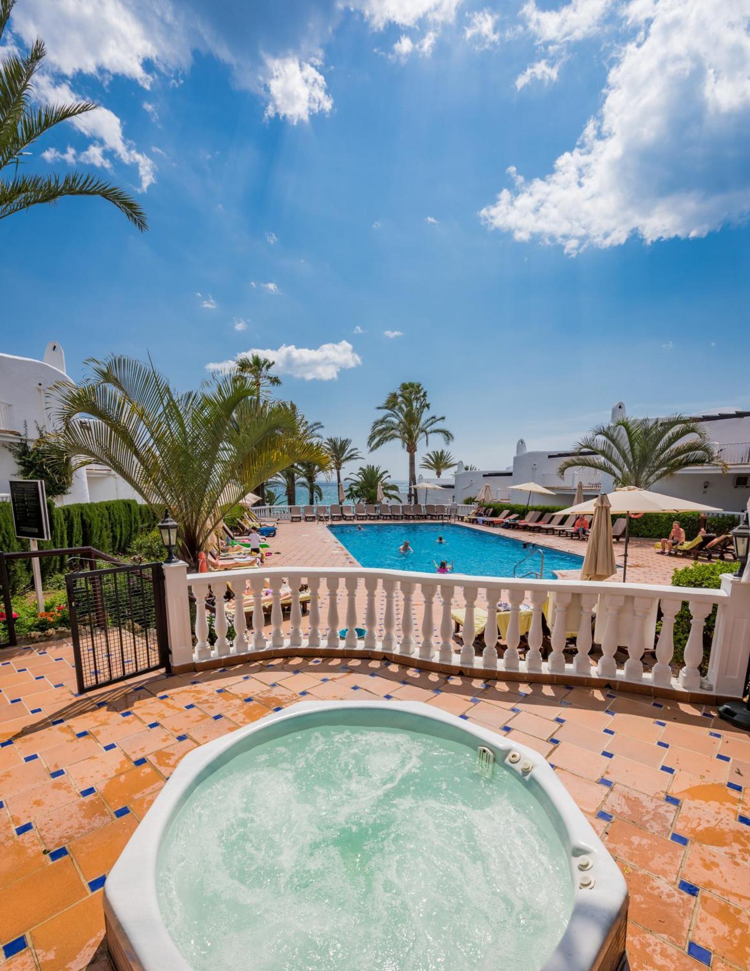 Macdonald Leila Playa Apartment Sitio de Calahonda